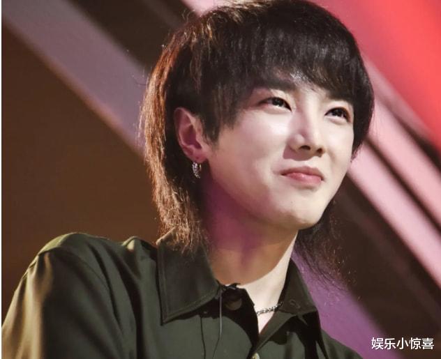 华晨宇|好渣！华晨宇恋爱风波后又秀恩爱，晒情侣款照片，网友喊话封杀