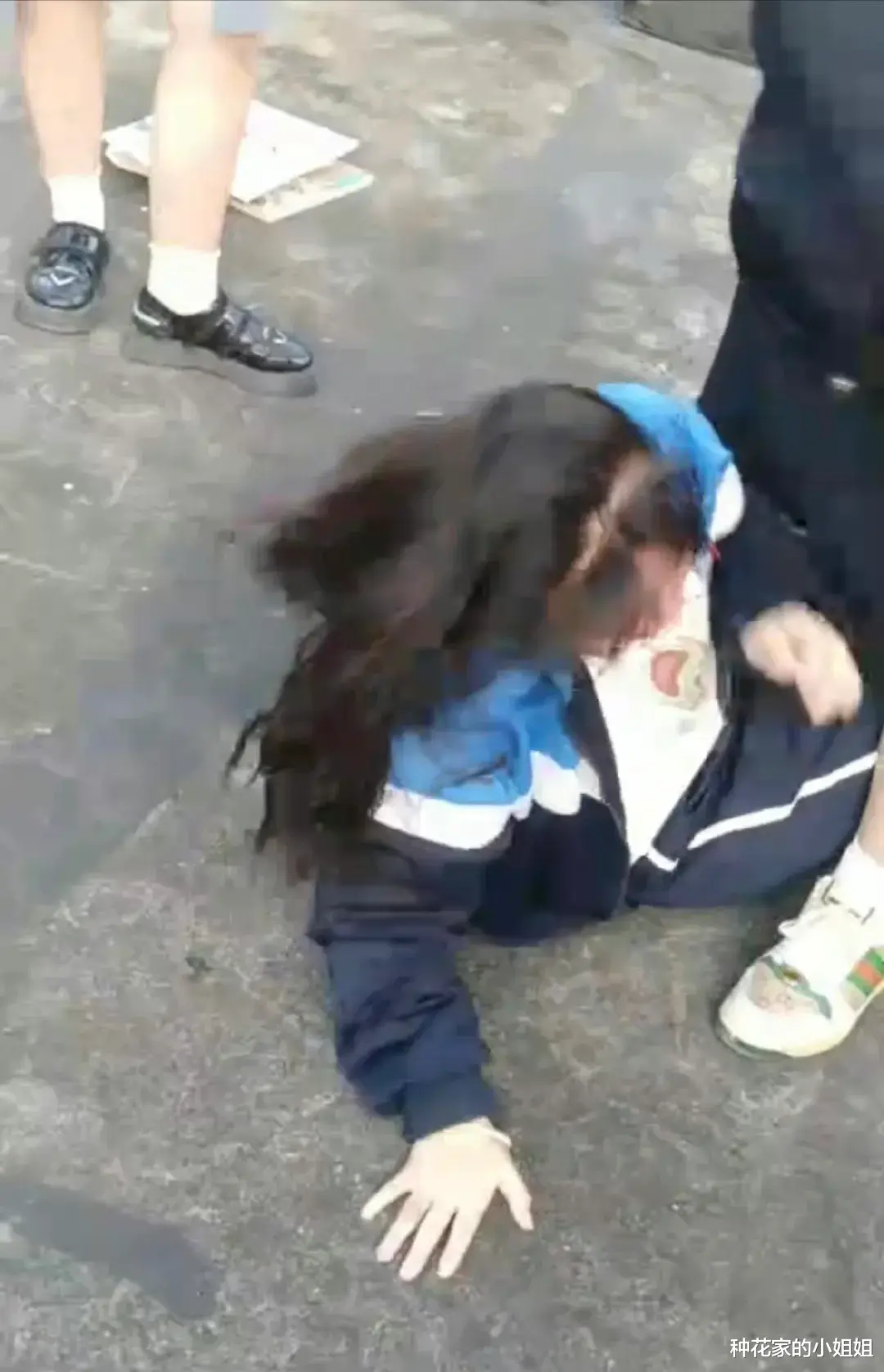 四川绵阳13岁女生被3女子殴打长达10分钟,警方:打人者已全部抓获!