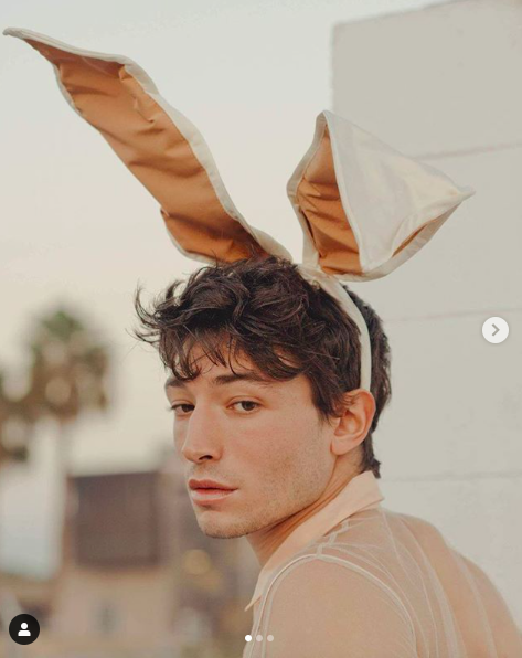 唇膏 一只唇膏能改变直男刻板形象？他的红唇试色说明男人化妆也很美
