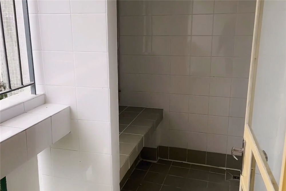 香港老哥申请公屋9年,搬进31㎡旧蜗居,规划一家四口的温馨小家