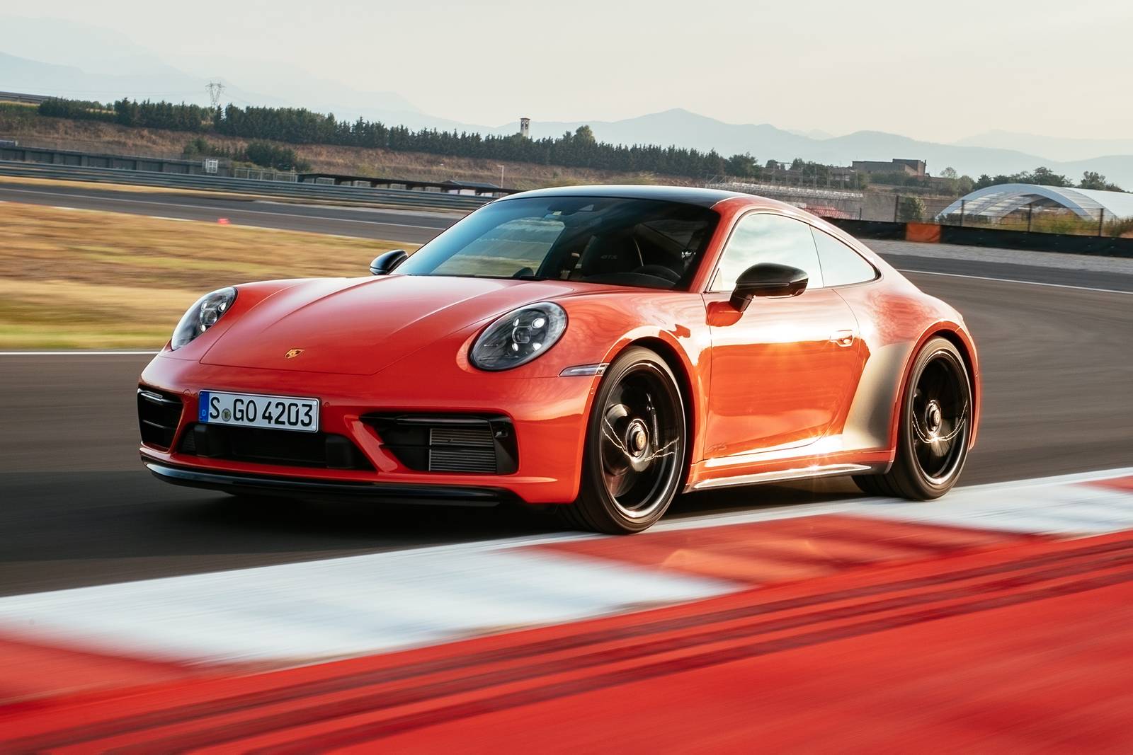 十亿男人的梦想--2023款保时捷911惊艳四座