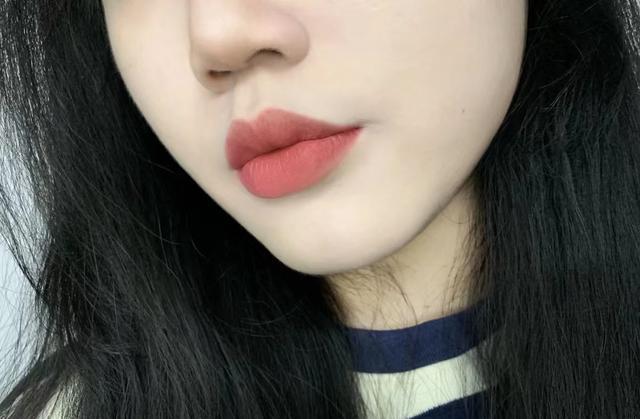 面包 今年春夏最值得买的4支口红,百搭又显白,黄皮买了不亏