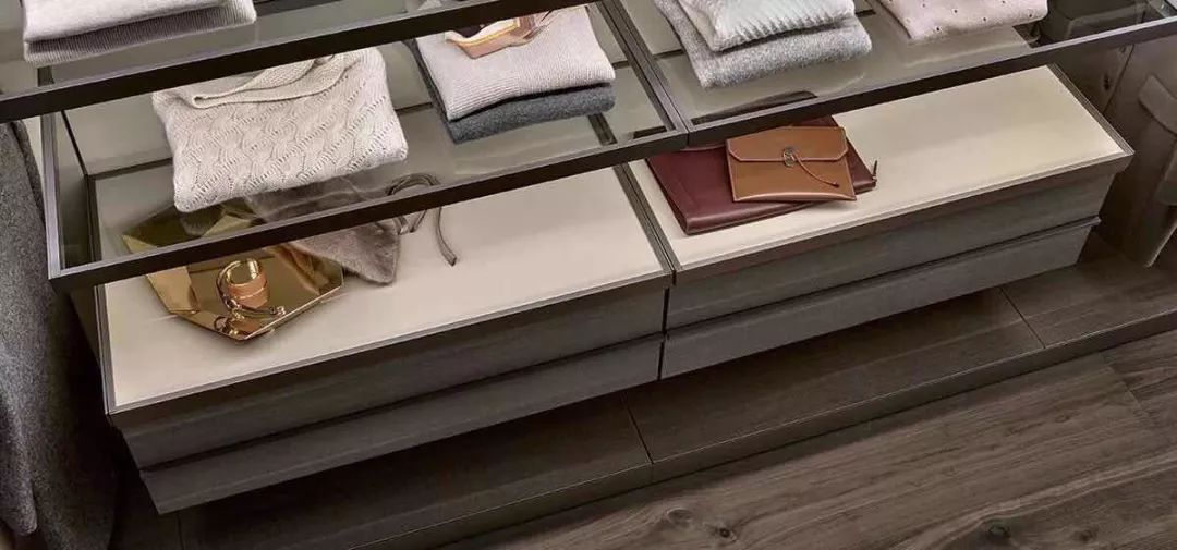 步入式衣帽间,一“墙”两用,精致又有序