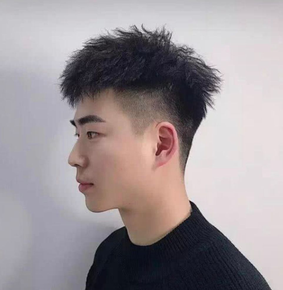 短发 建议中年男人：少留这3种“痞气发型”，油腻土气，长得帅也白搭