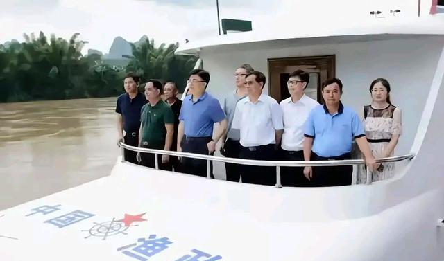 水库|老人违规钓鱼，渔具被折断扔进水中！禁渔和钓鱼必须存在矛盾吗？