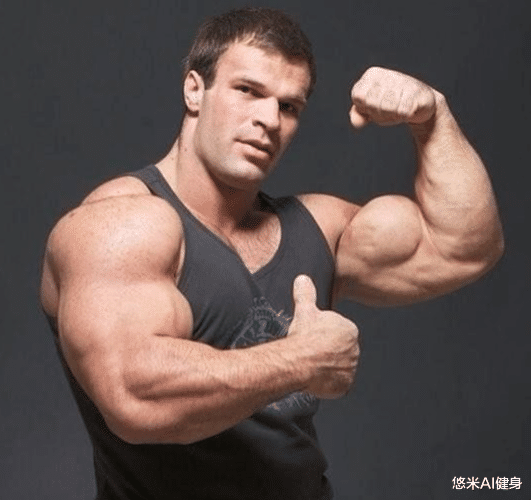 哑铃|俄罗斯腕力冠军丹尼斯,臂围接近60CM,2根手指就能捏碎核桃