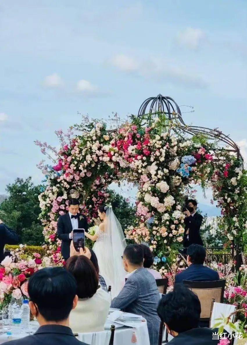 孙艺珍|孙艺珍玄彬大婚，穿3套婚纱，明星好友们都来了