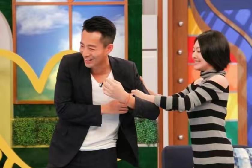 具俊晔|大S老公具俊晔亲自下厨做美食，对镜微笑没架子，获小姨子点赞认可