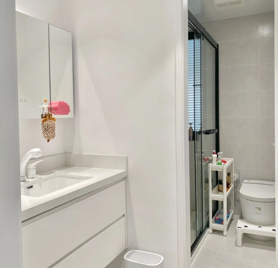 姑娘晒出75㎡独居小家:厨房装“内窗”做吧台,用餐区也太舒适了