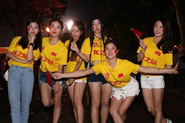国足|晚上11点！国足硬刚沙特，李霄鹏强调：会死守到底，球迷无需熬夜