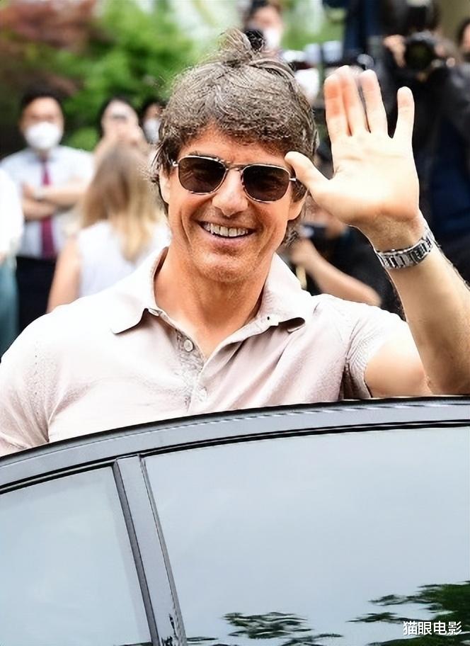 汤姆·克鲁斯|60岁阿汤哥也逃不过比心！壮志凌云2韩国首映，男神被迫秀肌肉