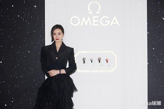 刘诗诗怎么那么瘦,穿真丝外套赶机走路都带风,生完娃目测就80斤