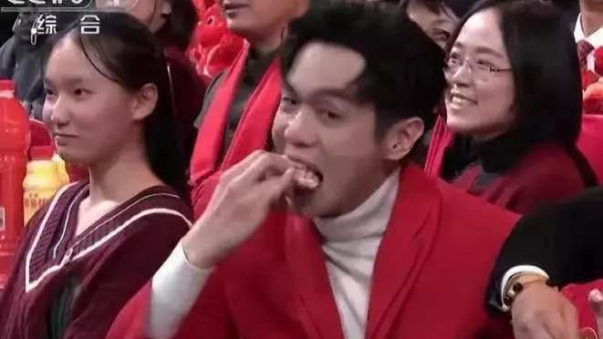 春晚|有网友醒悟：终于知道为什么春晚对疫情和医护人员只字不提了