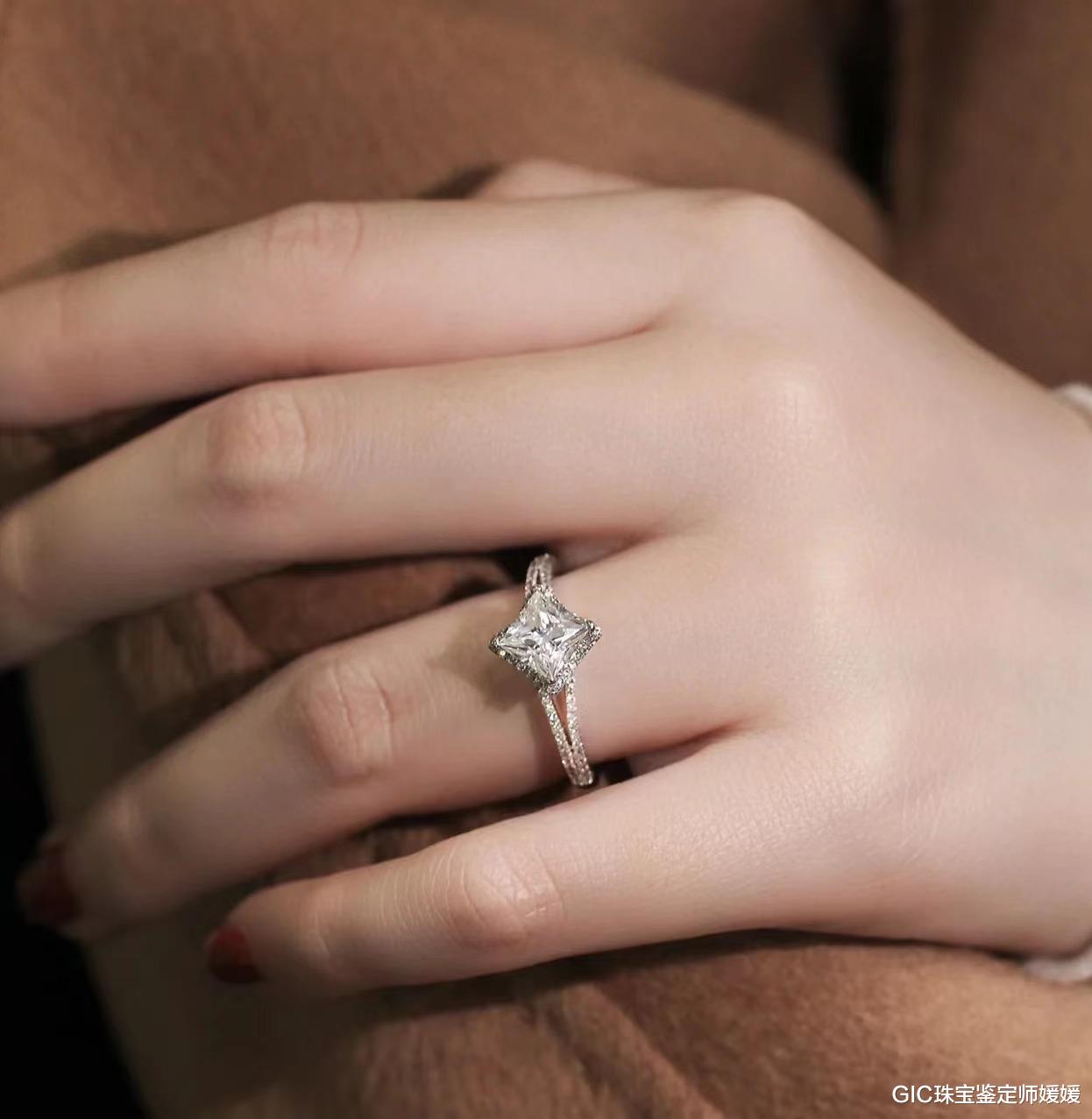 源自欧洲皇室的切割工艺,自带高贵品质,运用到翡翠上新颖又独特