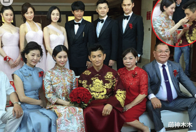 才不要和老板谈恋爱|被孤立、发丑照、相互内涵，这些大咖姐妹翻脸比翻书还快