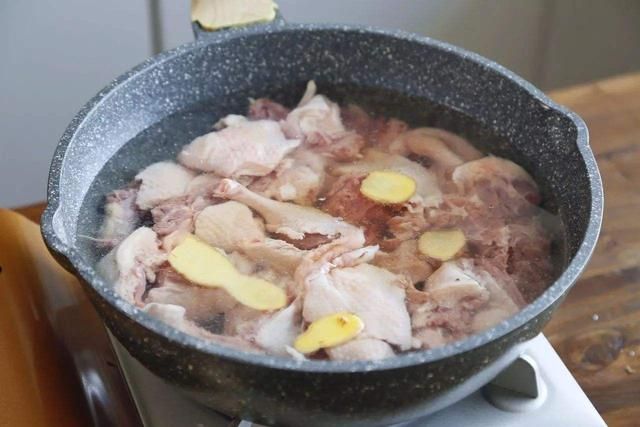 明日中元节,给家人多吃两样“压惊菜”,寓意平安又顺遂