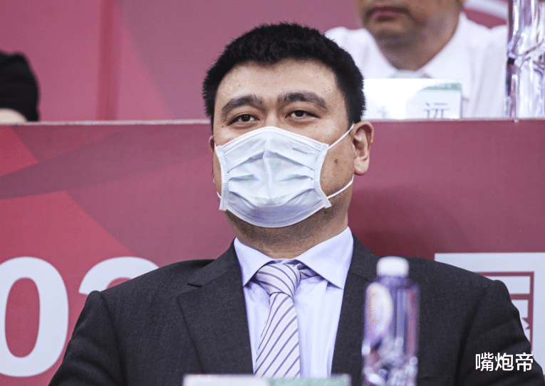 易建联|骑虎难下！姚明CBA24小时威严扫地，不敢罚大哥阿联，也不敢帮裁判