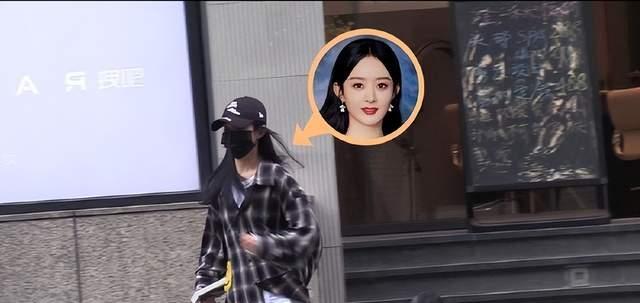 赵丽颖独自做美发，格子衫戴棒球帽装扮低调，被赞最美辣妈