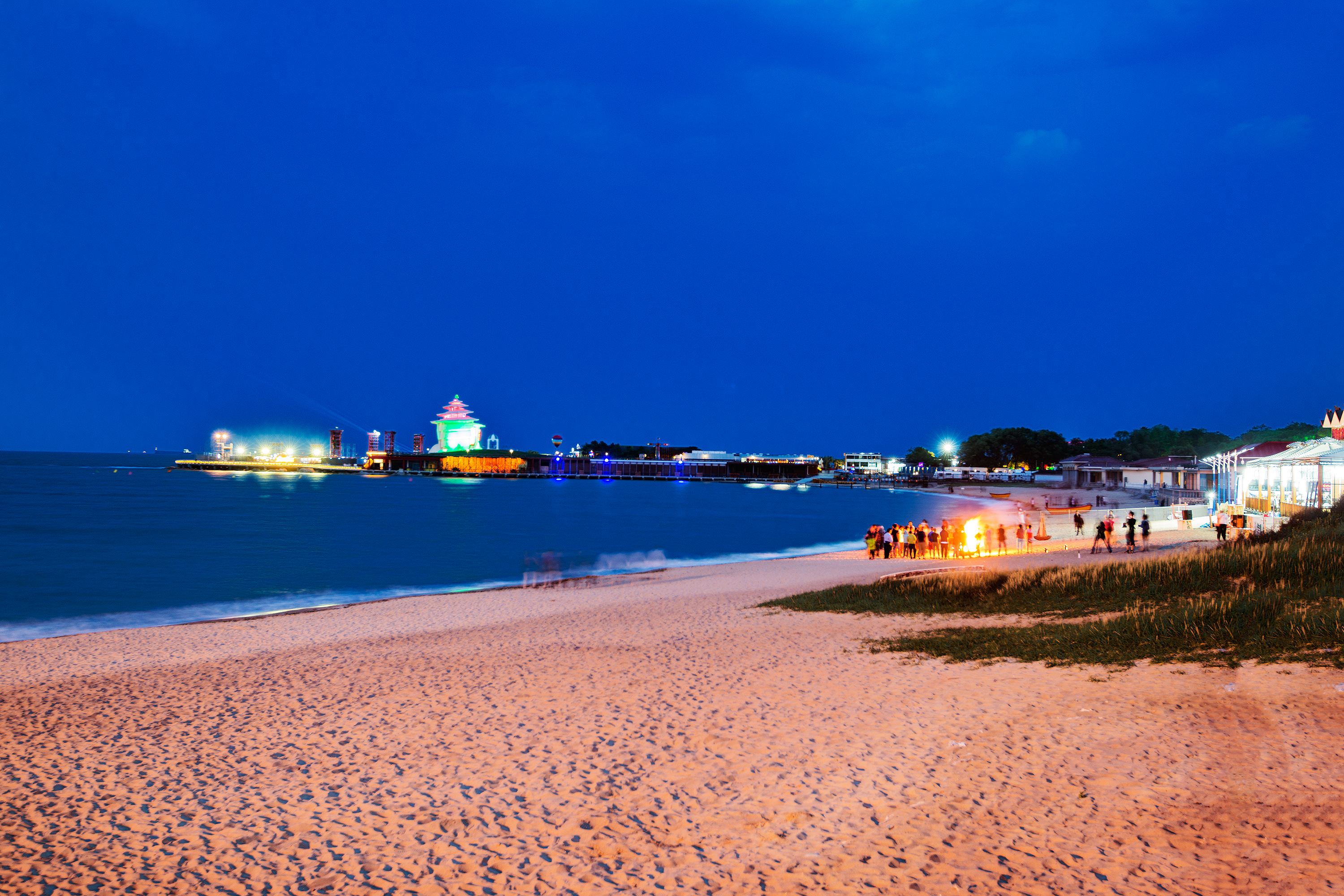 |去北戴河旅游，是住在海边农家院还是住市里划算？有什么好的建议？