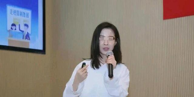 案例:女老师出轨男同事,误将胸罩遗落在床上,遭丈夫发现酿悲剧
