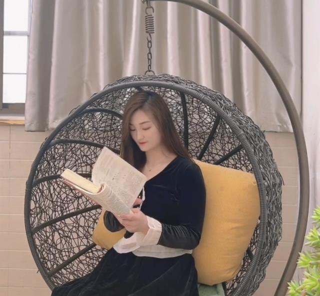 关晓彤|陈亚男终于脱离低级趣味，晒居家日常，直言：家才是最温暖的港湾