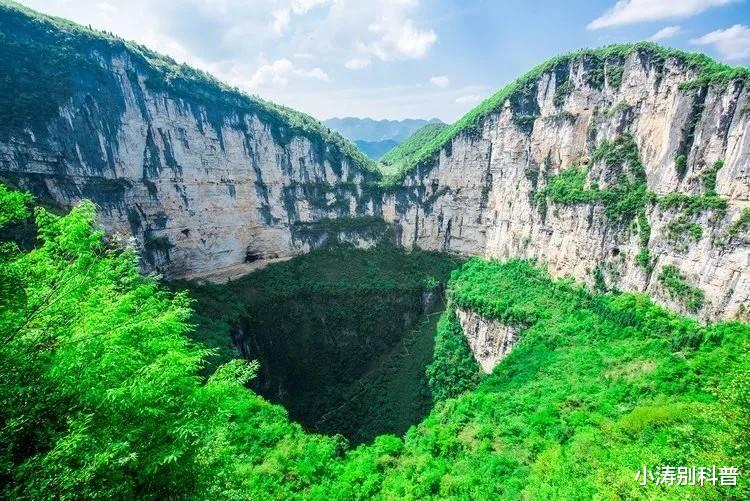 鹦鹉|世界著名十大天坑，有三座在我国，伯利兹蓝洞不愧为世界潜水胜地！