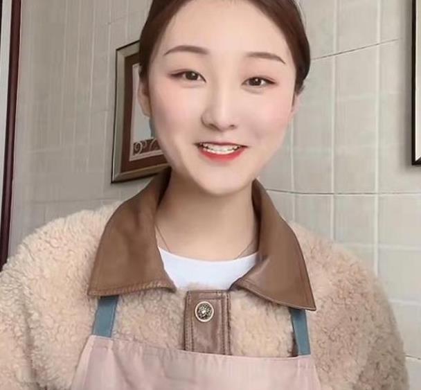 陈亚男|陈亚男久违开直播,找回初心劝粉丝别刷礼物,坦言要做个善良的人