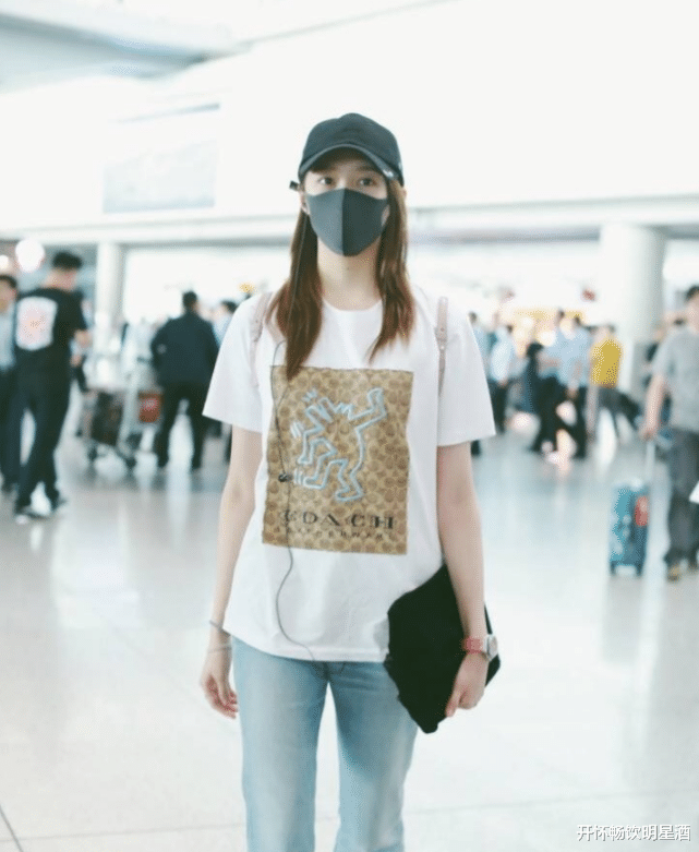 李沁|“洪七公”的开口牛仔裤,李沁女神的迷人双眼,网友:好美!