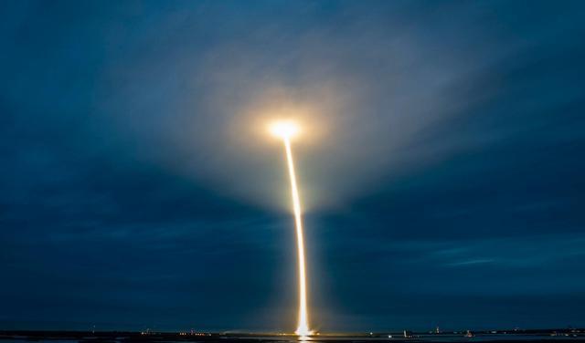 36小时发射三枚火箭，单个助推器重复使用15次，SpaceX要成精了！