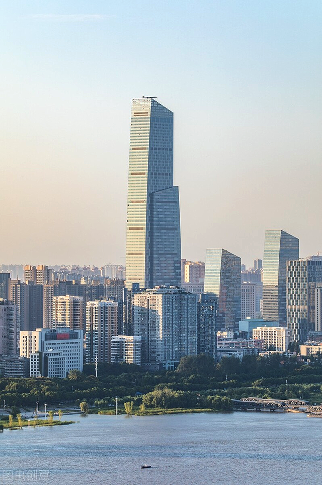厦门|2021年中国新增6座超300米摩天大楼，数量领跑全球