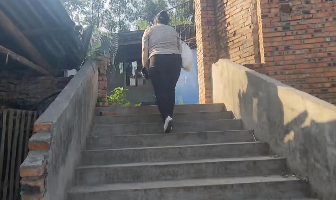 儿媳外出打工期间,老家房子即将征收,公公4万元偷卖给自己女儿