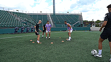 公安机关|职业球员提高紧张区域控球能力的团队训练