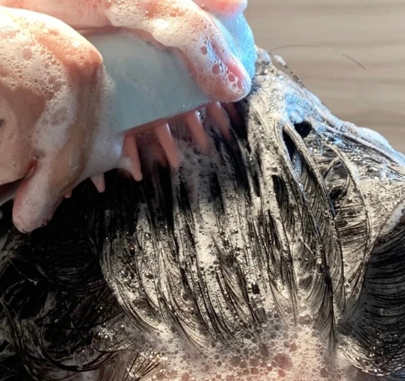 网红爆款孕妇洗发水坦白局：阿道夫掉发但很香，第三款控油去屑强