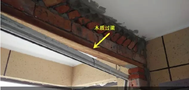 邻居家新开门洞用废木板做过梁靠谱吗?有人说用水泥板做过梁