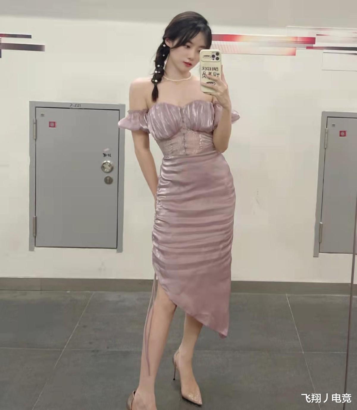 聚会|小钰的身材有多绝?Rookie直言他很满意,Theshy也表示很羡慕