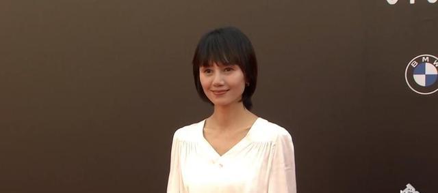 海清|First红毯:袁泉清冷气质绝,海清深V性感,章子怡这次赢好大