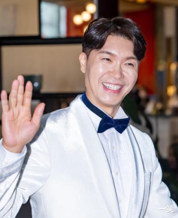 张天爱|52岁朴秀洪大婚，甜娶小29岁妻子，婚礼现场曝光，父母狠心缺席