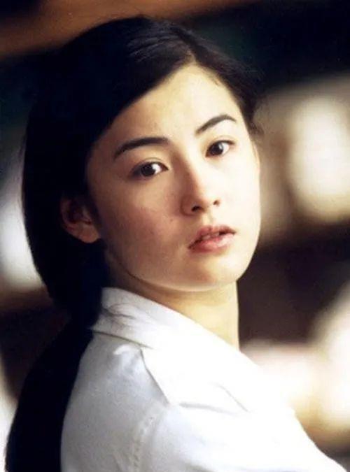 张柏芝|上天给了张柏芝迷人的美貌,却忘了赋予她美德和智商