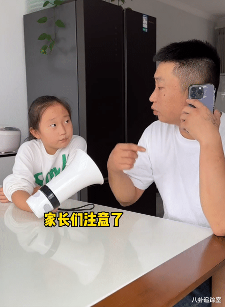 |9岁杨子钰变“专业演员”，亲情只靠金钱维系，成绩下降变倒数