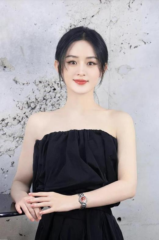 赵丽颖|赵丽颖刚出道时是典型的娃娃脸,导演瞧不起她