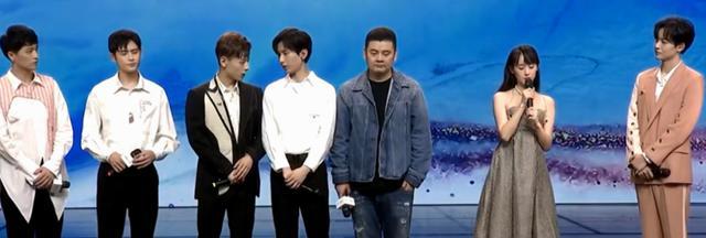 邓超|死对头、前任同台怎么办？张韶涵范玮琪能躲则躲，邓超一脸尬笑