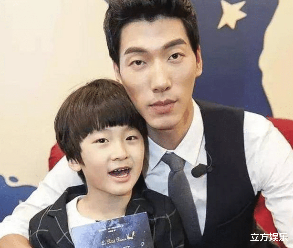 |张亮该回家教育孩子了，天天关注异装癖博主，还求进其粉丝群