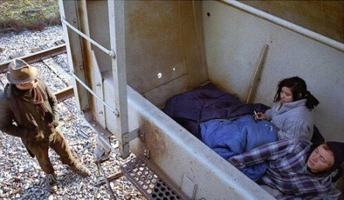 美国|越懒越穷？美国女博士，去底层打工，揭开美国穷人的真实生存困境