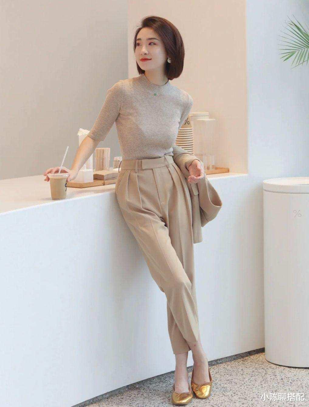 发型 这才是50+女人应有的打扮:裙子选长,裤装选浅,头发短点更优雅