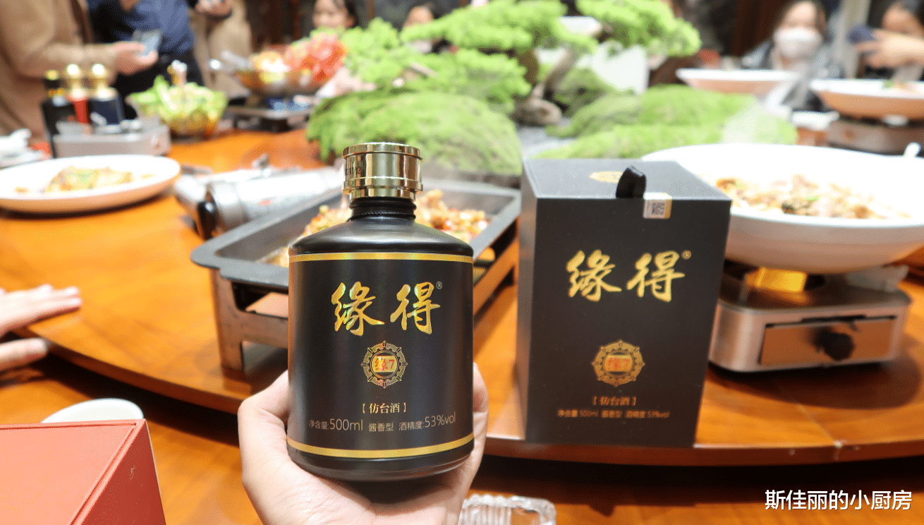 酒桌上，经常做这3个“小动作”的人，“面善心狠”，要敬而远之