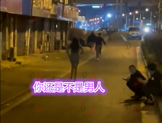 男子洗脚按?摩没付钱就跑,足浴女技师后面紧追不舍:100块还逃单