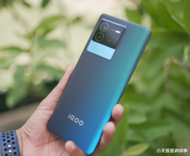 iqoo|7月值得“闭眼买”的五款手机，都配备优秀的直屏，尽管放心买