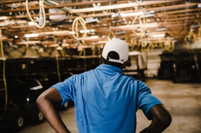 有点吃惊,给我装柜子的那个师傅,赚得比北京80%的人都多……