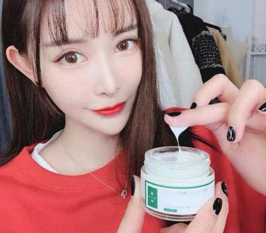 面霜 沈梦辰推荐的神奇面霜火了，保湿滋润抗初老，比香奈儿面霜还好用