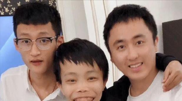 陈山|“外星人”陈山:靠丑走红网络,为赚钱不顾底线,终究是昙花一现